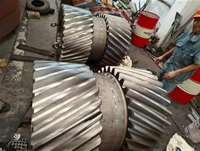 بڑے حسب ضرورت صنعتی گیئرز: ہیلیکل، رنگ، وہیل، اور شافٹ